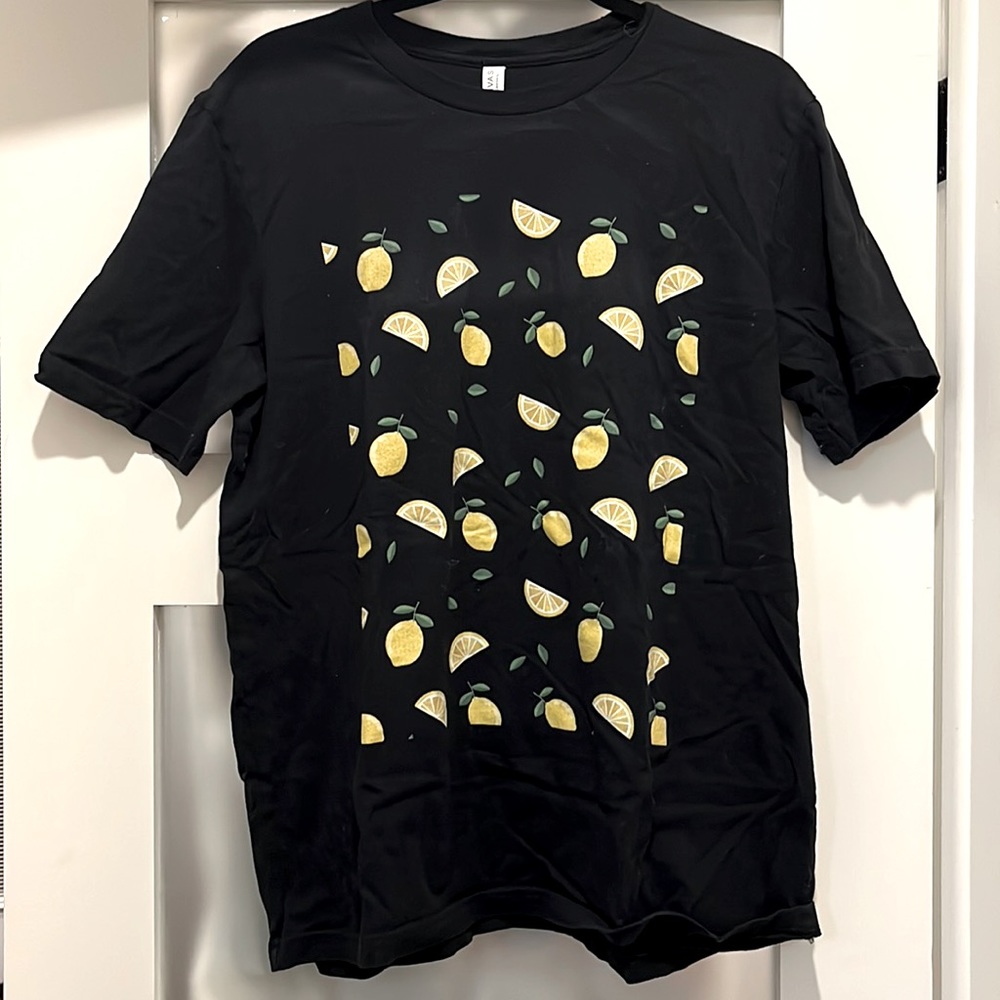 Unisex XL T shirt with cute lemon drop print